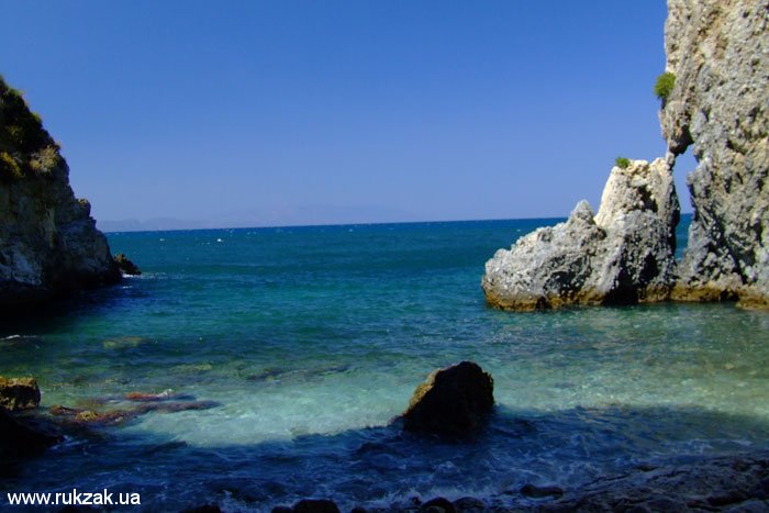 Маленькая бухта с пляжем на Эгейском море