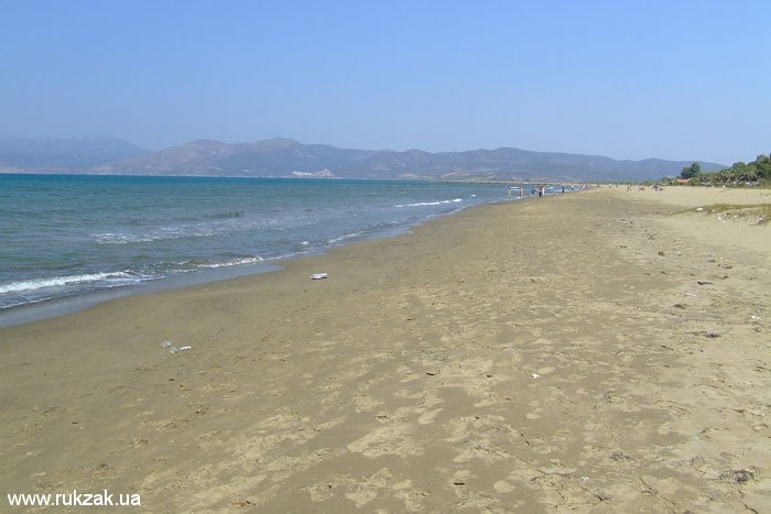 Берег Эгейского моря в районе Птичьего рая. Турция, лето 2011