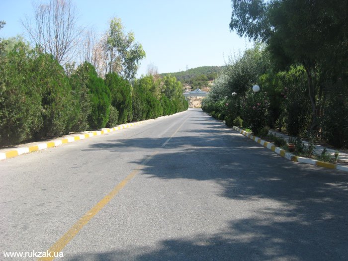 Дорога от отеля на трассу. Турция, лето 2011