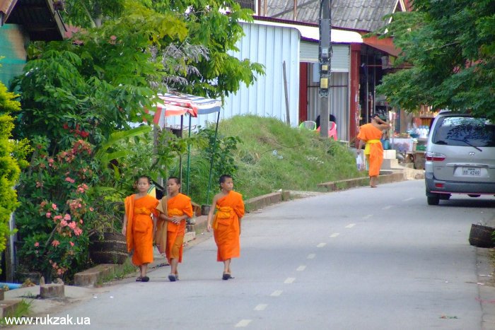 Мальчики-монахи. Луангпрабанг, Лаос