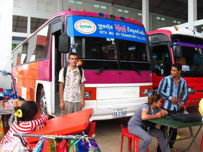 Рейсовый недорогой камбоджийский автобус