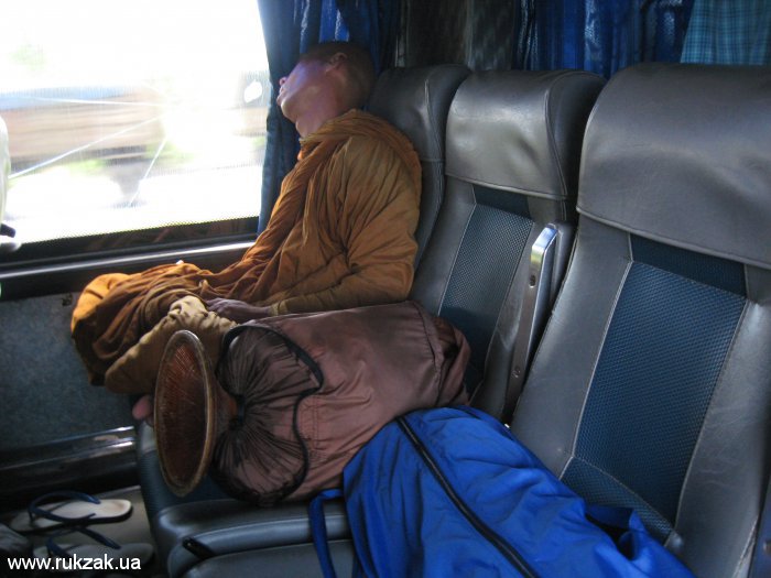 Монах в автобусе. Таиланд