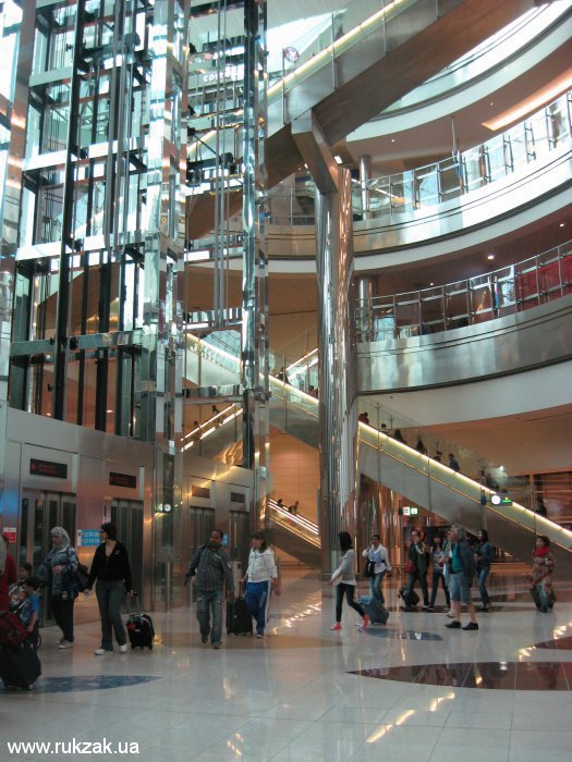 Лифты в аэропорту г.Дубаи, ОАЭ