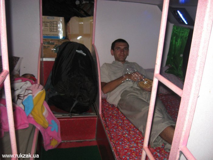 В лаосским спальном автобусе